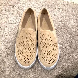 Vionic women’s 6.5 blush shoe